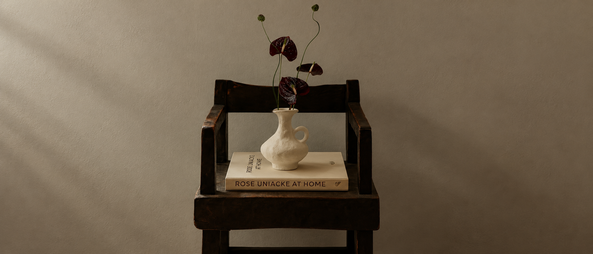 Decorative objects arranged in a considered interior